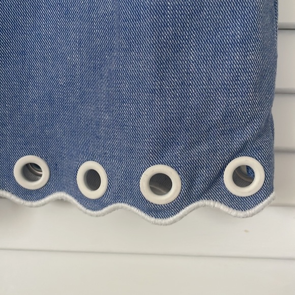 J Crew Women's Chambray Scalloped with Grommets Sleeveless Cotton Top Size 2P - Picture 6 of 7